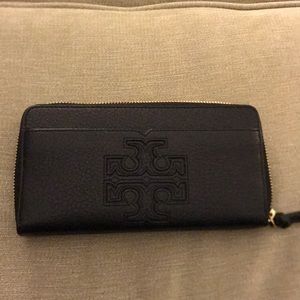 Tory Burch Full Zip Wallet!
